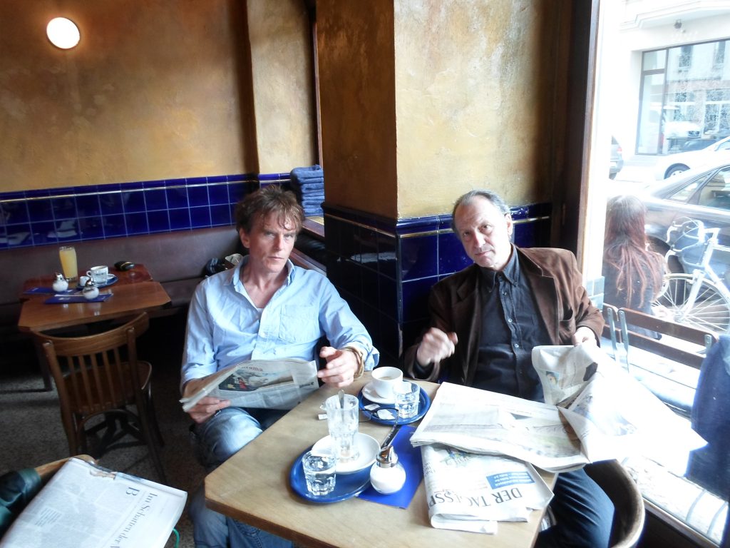 Die Maler Peter Bömmels und Torsten Schlüter im Hackbarths, Berlin, 2015, Foto privat